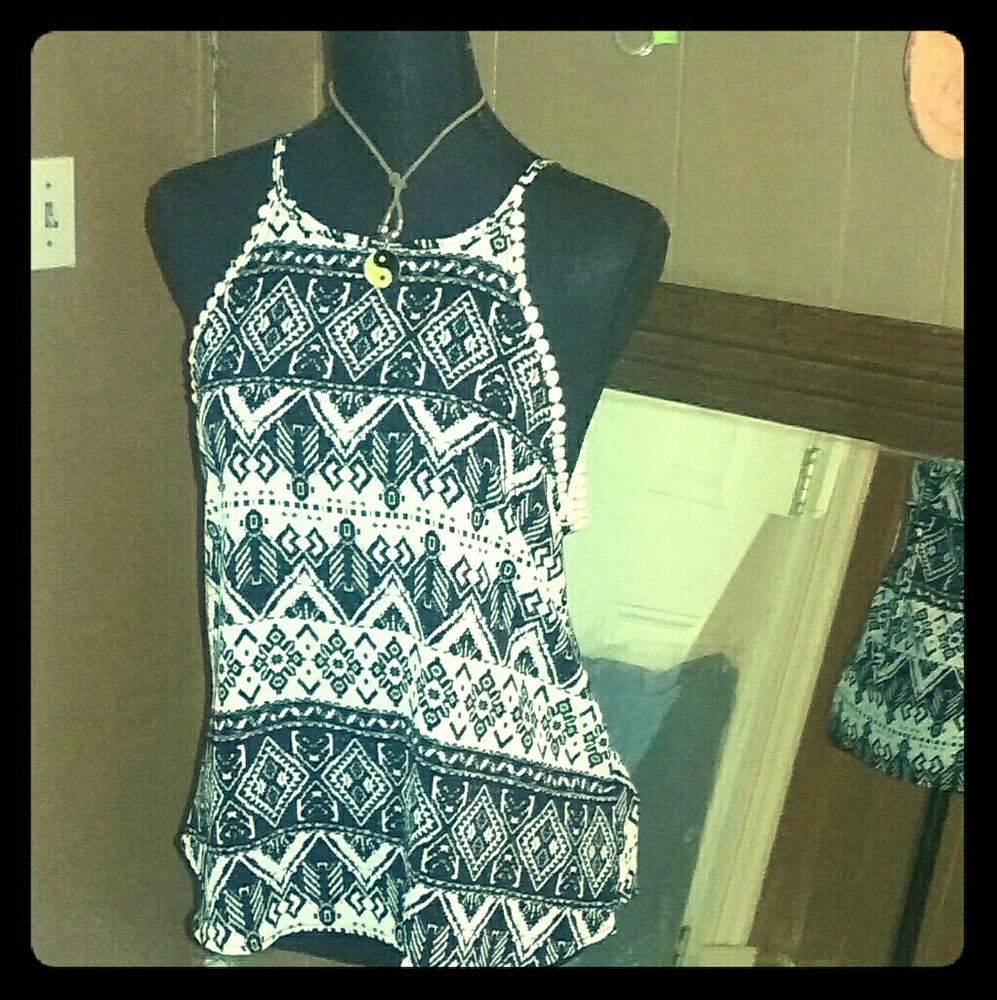 🌞 🌞Aztec Design Key Hole back Tank - Picture 2 of 4